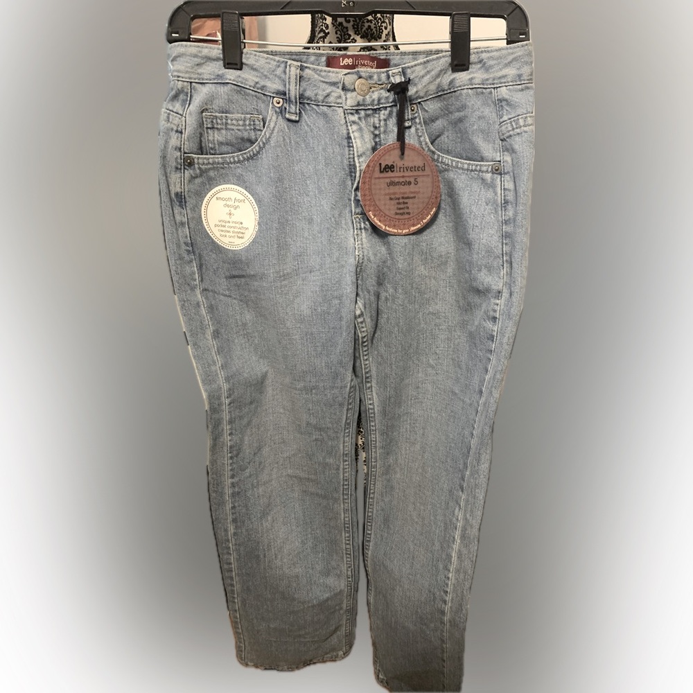 NWT women’s size 4P, Lee Riveted Ultimate 5, straight leg jean